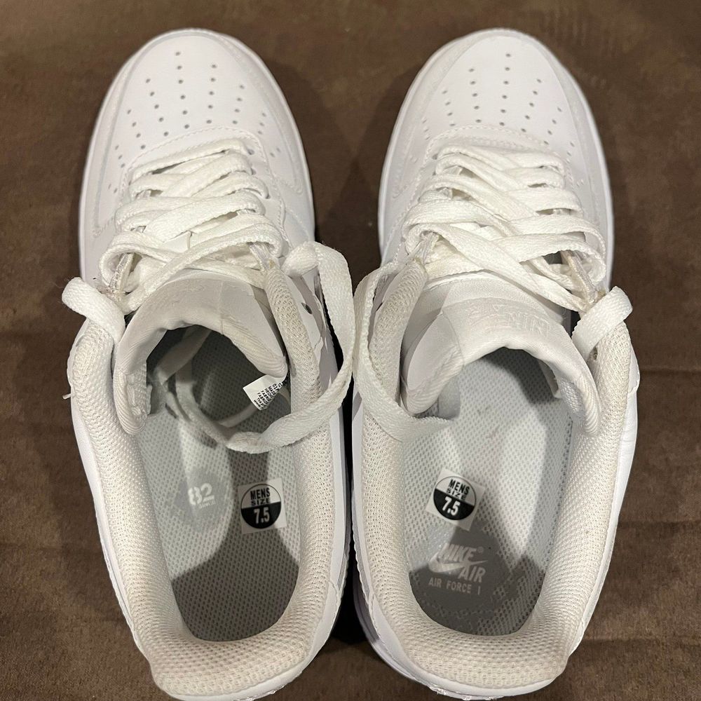 Nike Air Force 1 Mens size 7.5 White Low - Picture 6 of 9